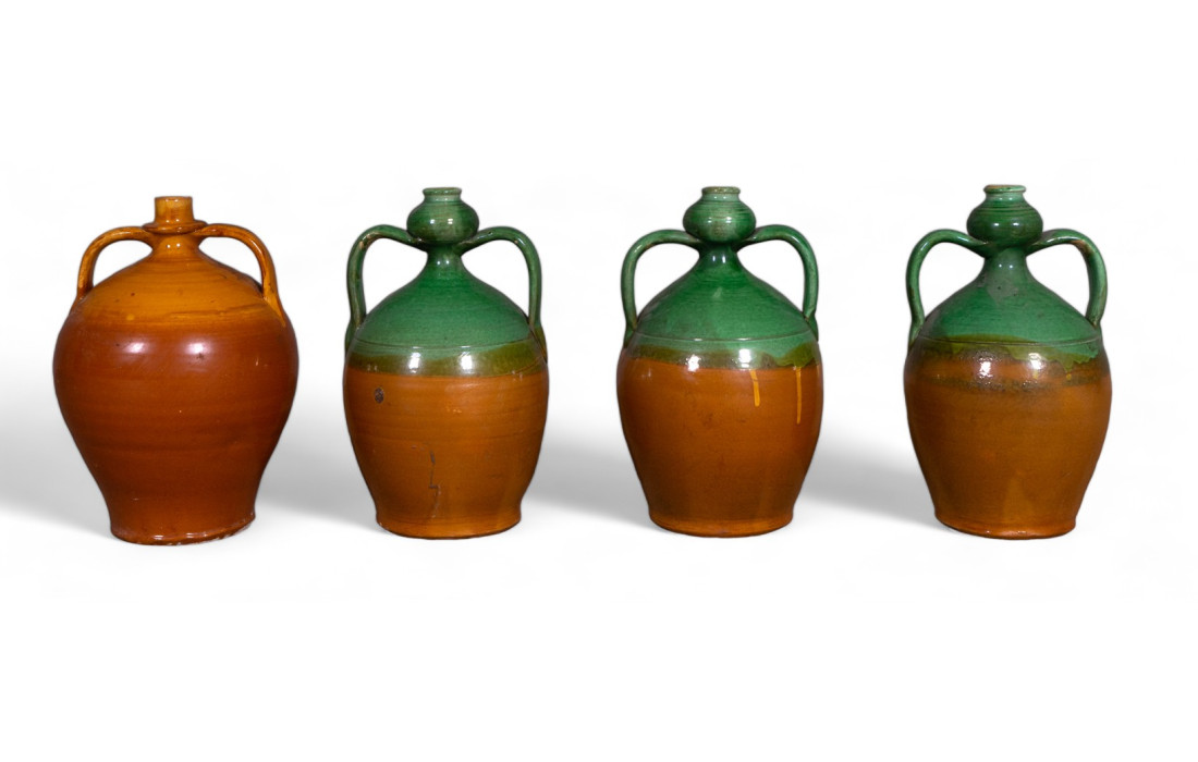 Set aus 4 Terrakotta-Behältervasen mit Griffen