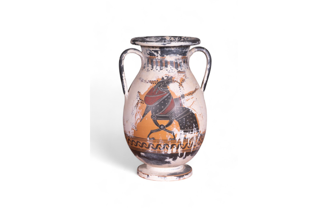 Gealterte Vase im etruskischen Stil