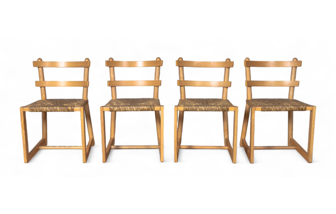 Conjunto de 4 sillas de diseño en madera de fresno de los años 70