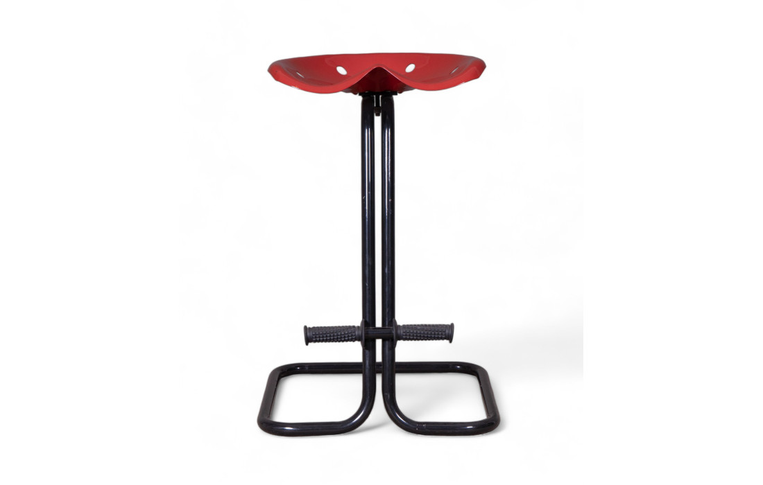 Counter stool with fixed tractor-type seat