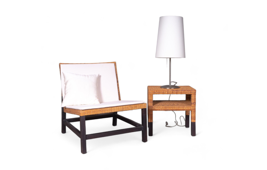 Set soggiorno in legno e midollino con lampada