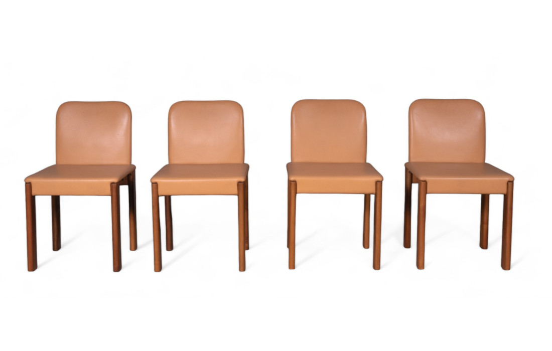 Conjunto de 4 sillas de nogal, cuero natural auténtico