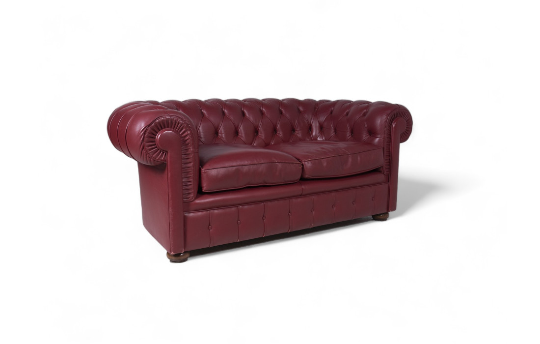 2-Sitzer-Sofa im bordeauxfarbenen Chesterfield-Stil