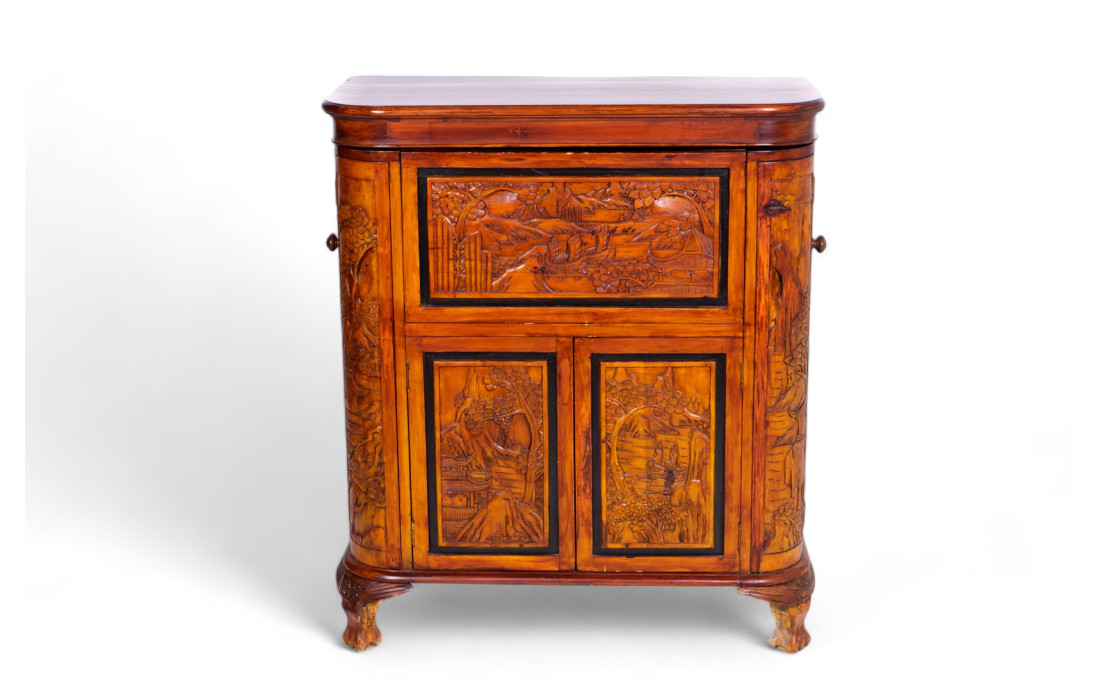 Bar cabinet (China) in cherry wood with chiseled depictions and decorations