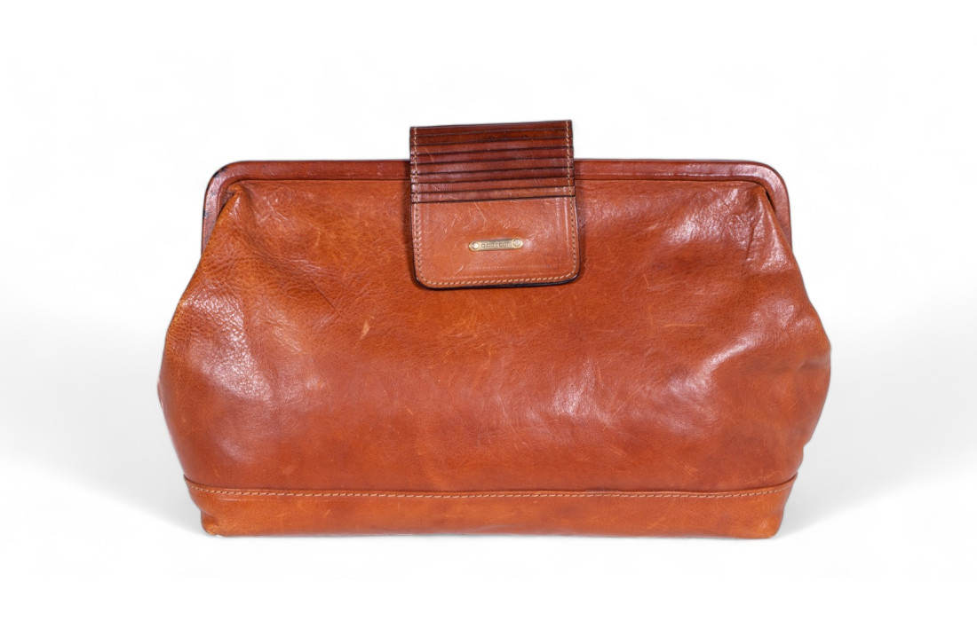 Doctor-style leather bag