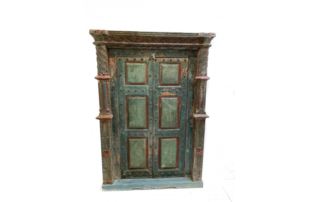 Ethnic wardrobe (India) antique 4 internal shelves (between 100/150 years columns and doors)